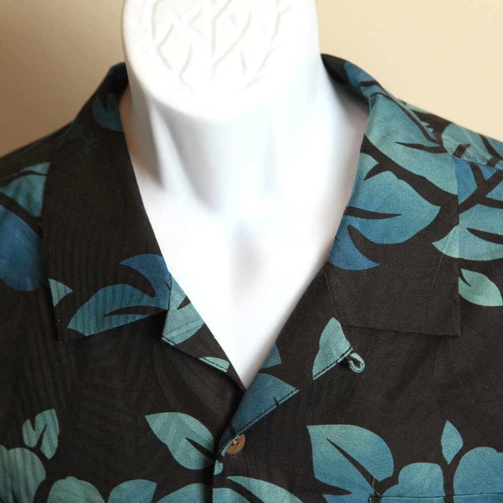 Tommy Bahama Men's gray and blue detailed 100% silk hawaiian s/s camp shirt 2XL